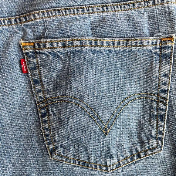 Vintage Levi’s Men’s 505 Regular Fit Denim Shorts 10” Inseam Light Wash Size W42 - Picture 3 of 6